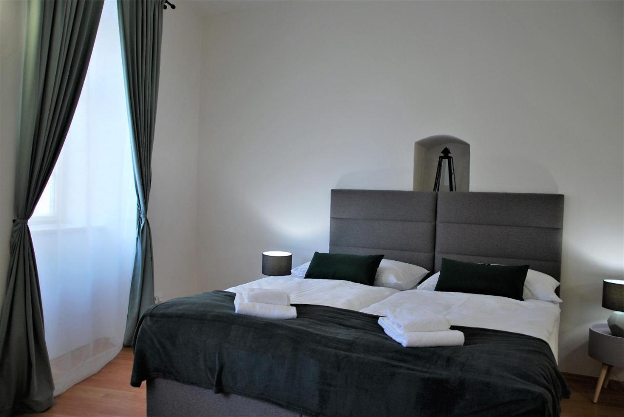 White Swan Boutique Apartments Prague Exterior photo